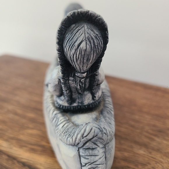 Vintage Handmade Volcanic Ash Native American Canoe Sculpture. - Picture 5 of 12